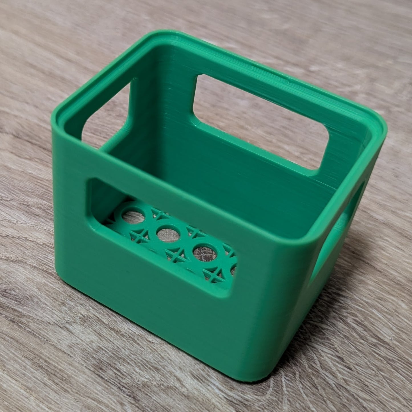 Aufbewahrungsbox im Bierkisten-Design – 3D-gedruckte Box für Akkus und Batterien im einzigartigen Look einer modernen Getränkekiste, ideal für Ordnung und Aufbewahrung.