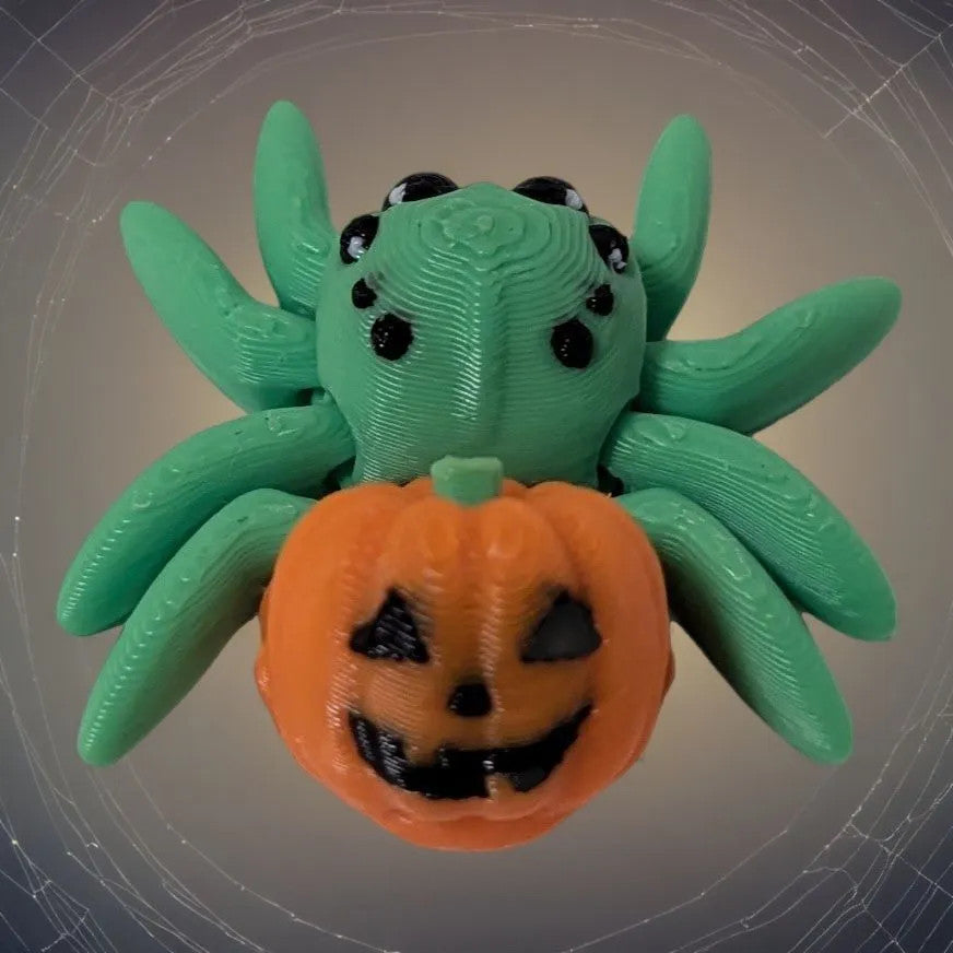 Mehrfarbige, flexible 3D-gedruckte Kürbisspinne mit Halloween-Kürbis auf dem Rücken, lokal produziert.